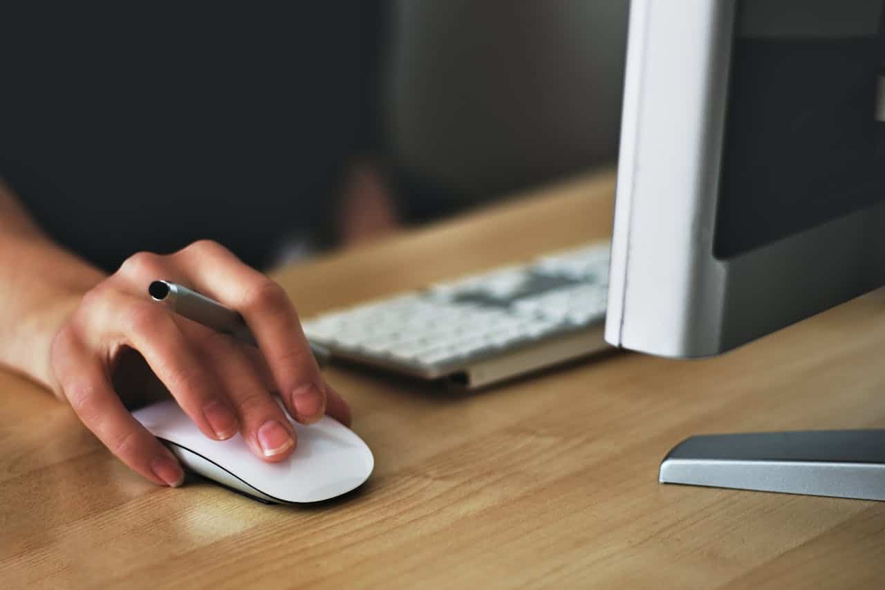 Converting website clicks into landscaping business clients